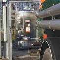 Kryogenní nádrž, která je pravidelně doplňována malým cisternovým vozidlem.