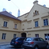 Dokončena restaurace historické fasády v ulici V Jirchářích v Praze 1
