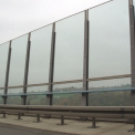 Obr. 1 – Transparentní celoskleněná konstrukce (dálnice A17, Německo)