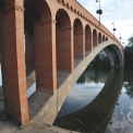 Obr. 13 – Svetový rekord v kategórii oblúkových mostov z prostého betónu drží s rozpätím 96 m most Villeneuve cez rieku Lot pri Garonne. Francúzsko. Navrhol ho Eugène Freyssinet v r. 1920.