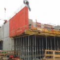 Zkušební betonáž fasády z červeného betonu COLORCRETE®
