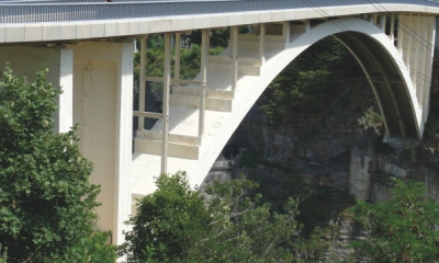 Murované, betónové a železobetónové oblúkové mosty francúzskych inžinierov