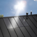 Obr. 1c Integrované solární panely Ruukki Classic Solar nejsou na střeše domu téměř vidět