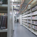 Knihovna je kapacitně navržena pro více než 100 000 svazků.