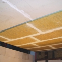 Pohled na montáž obkladu na betonovou desku ve zkušební peci (PAVUS, 1999)
