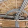 Dřevěná konstrukce krovu střechy kabiny