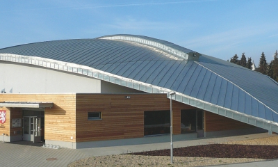 Titanzinková střecha zimního stadionu Ludvíka Koška v Turnově