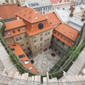Celkový pohled na střechu Schönkirchovského paláce