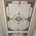 Jeden z výstavních sálů – zrestaurovaná malířská výzdoba stropů