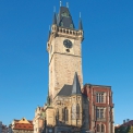 Věž Staroměstské radnice po rekonstrukci s novými ciferníky (Fotografie: Vladimíra Kotra)