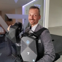 Pavel Sovička Panattoni Europe s HP VR Backpack PC a VR brýlemi XTAL od VRgineers
