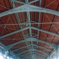 Dřevěná střecha vlakového nástupiště v Karlových Varech (protipožární nátěr Hensotherm 2 KS Aussen)