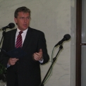 Přítomné v krátké řeči pozdravil rovněž předseda Poslanecké sněmovny Parlamentu ČR Miloslav Vlček.