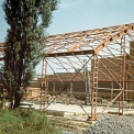 Obr. 4 – Montáž ocelové konstrukce zastřešení bruslařské haly Ledňáček