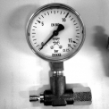 Obr. 10 – Kontrolní manometry pro měření tlaku plynů na hořáku