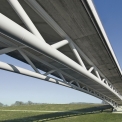 První celosvařovaný most v Německu přes dálnici A73 u Lichtenfelsu z velkoprůměrových trub průměrů 508 a 813 mm o rozpětí téměř 100 m má svařované uzly bez použití odlitků. Ocenění získala kancelář SSF Ingenieure z Mnichova. Dílensky svařované moduly