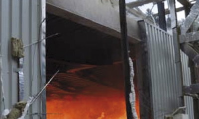 Ocelová konstrukce vně požárního úseku při zkoušce v Mokrsku