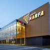 Pohled na architektonické zajímavosti nedávno otevřeného obchodníhocentra Galerie Harfa