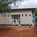 Dárcovské administrativní centrum v Súdánu. (Foto: z  podkladů Fermacell GmbH, o. s. a FAGUS a. s.)