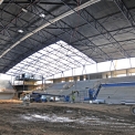 Instalace střešních panelů DART na ocelovou konstrukci stadionu