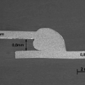 Obr. 3 – Přeplátovaný spoj s přemostěním mezery 1,3 mm mezi dvěma plechy tl. 0,8 mm.