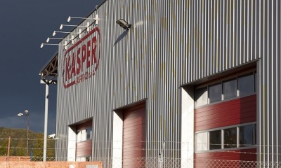 KASPER CZ představil novinářům zimní stadion v Jičíně a nový unikátní dřevoobráběcí stroj
