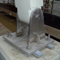 Kotvení patky ocelové konstrukce stanice metra chemickou kotvou