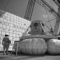 Obr. 1b – Příprava pádového testu (NASA‘s Airbag Drop Tests, zdroje internet)