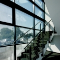Stupeň transparentnosti 20 % zaručuje v průběhu dne dostatek světla i na schodišti.